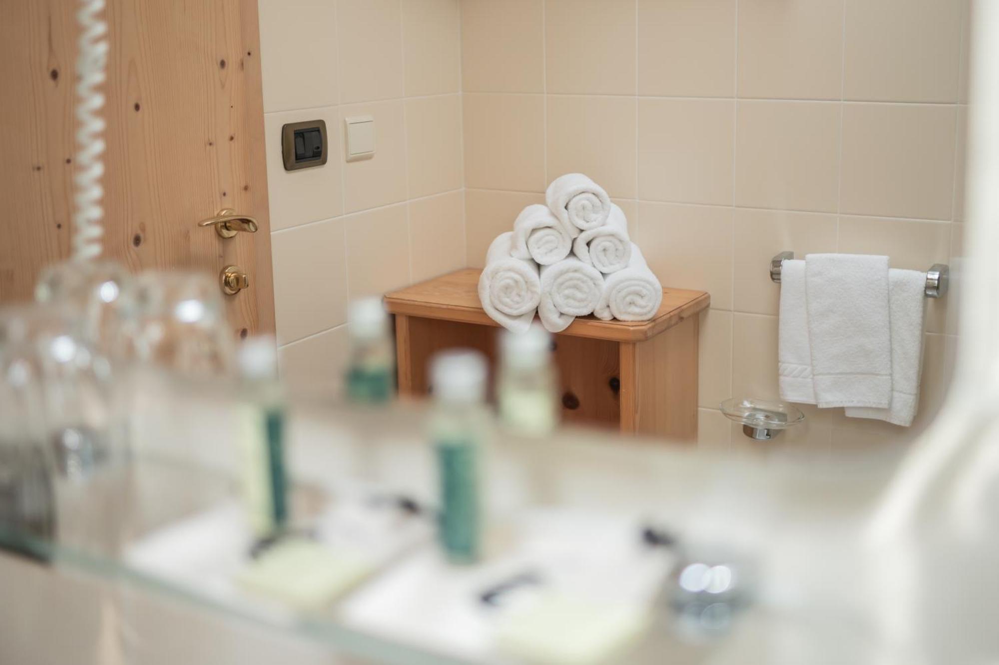 Hotel Uetia De Boerz San Martino in Badia Pokój zdjęcie